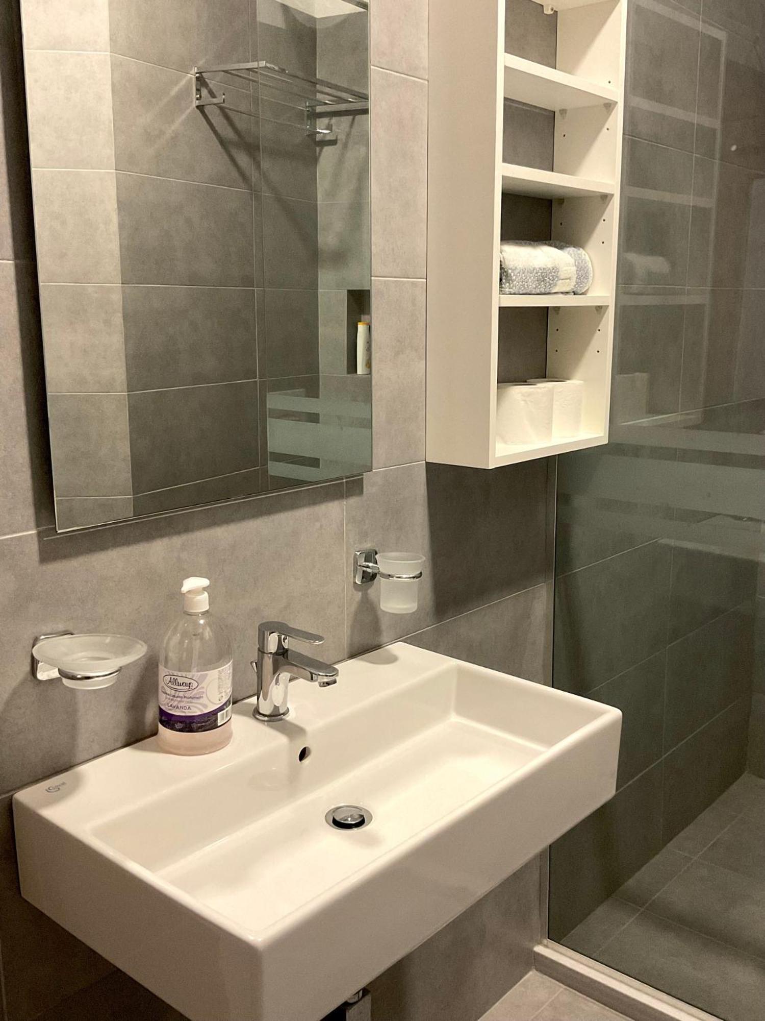 Mojito Beach Apartments With Free Parking Sarandë Habitación foto