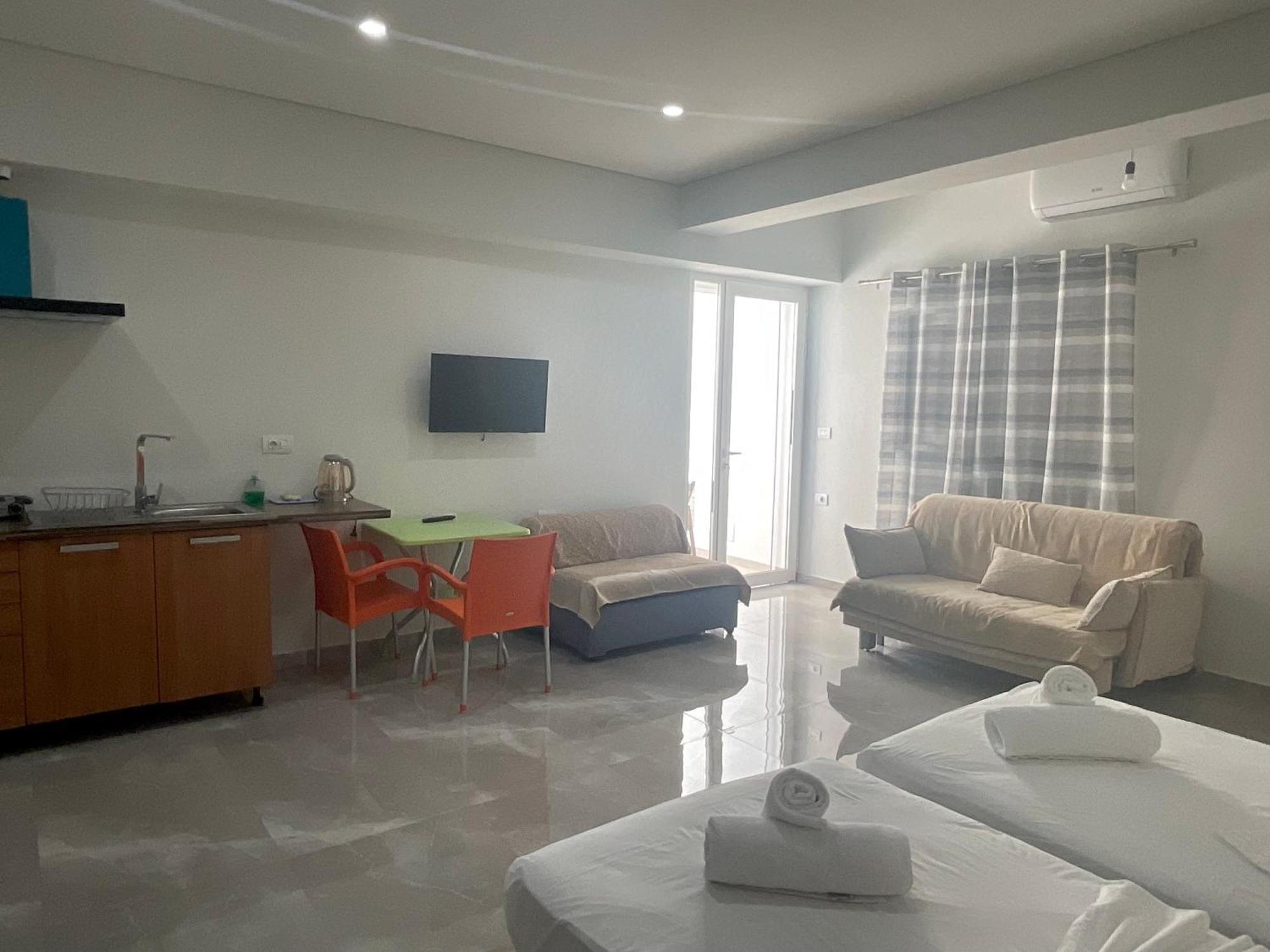 Mojito Beach Apartments With Free Parking Sarandë Habitación foto
