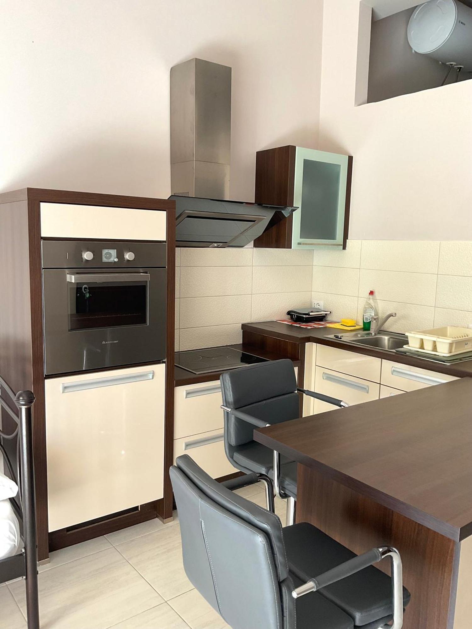 Mojito Beach Apartments With Free Parking Sarandë Habitación foto